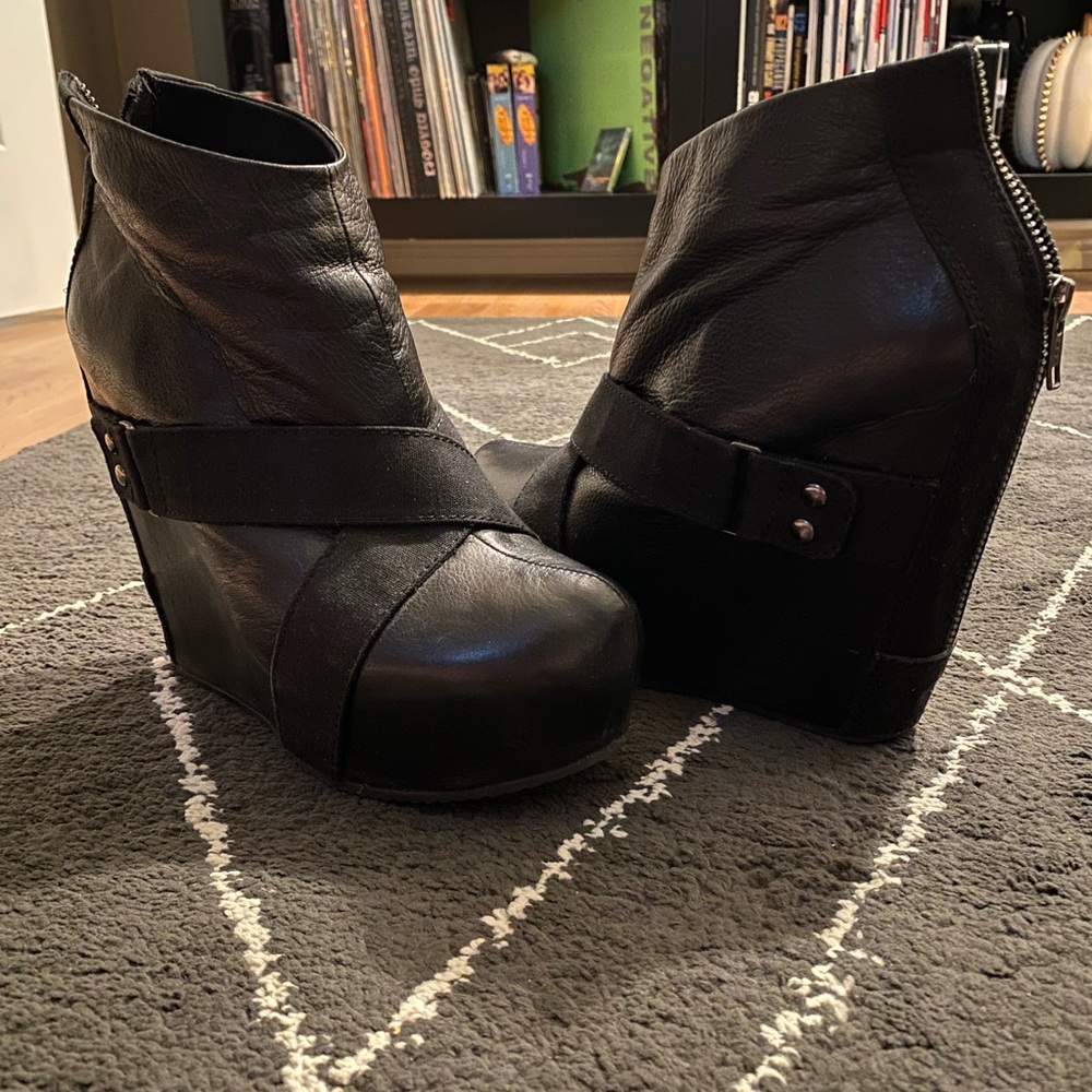 Aldo Sz9 ankle wedge boot